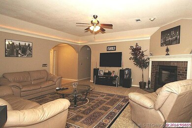 3918 S Sycamore Place, Broken Arrow, OK 74011 - photo 6