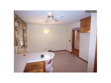 eat-in kitchen