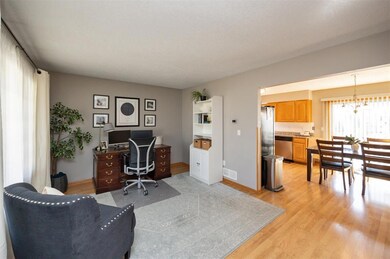 15026 Hawthorn Dr, Clive, IA 50325 - photo 2