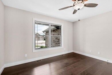 RE_633NEagleParkDr-6