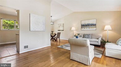 5021 Chanticleer Ave, Annandale, VA 22003 - photo 6