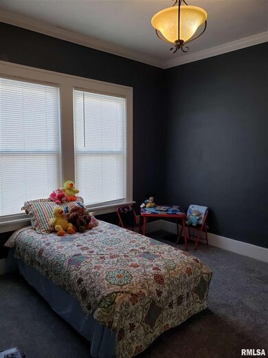 1215 W 14th St, Davenport, IA 52804 - photo 5