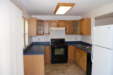 Kitchen w/ all Appliances