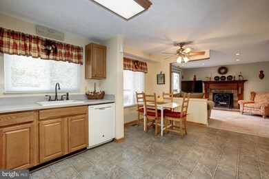 4304 Candlestick Ct, Dumfries, VA 22025 - photo 4