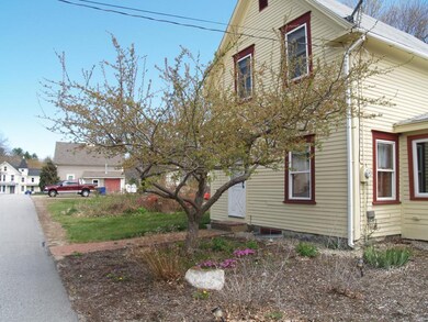 7 Cottage St, Goffstown, NH 03045 - photo 4