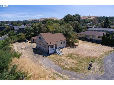 904 Clark St, the Dalles, OR 97058 - photo 2