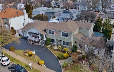 145 Swinnerton St, Staten Island, NY 10307 - photo 4