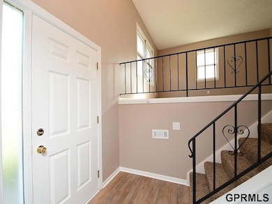 4927 Robin Dr, Omaha, NE 68157 - photo 3