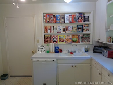 102 S 2nd St, Eufaula, OK 74432 - photo 6