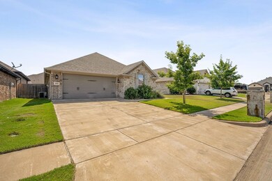 305 Jacinth Ln, Granbury, TX 76049 - photo 3