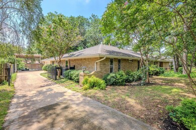 1406 Shady Creek Dr, Euless, TX 76040 - photo 4