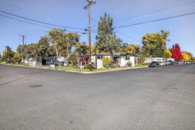 735 NW Greewood Ave, Redmond, OR 97756 - photo 2