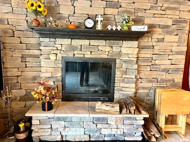 526 Edgewood Dr, Quincy, IL 62301 - photo 2