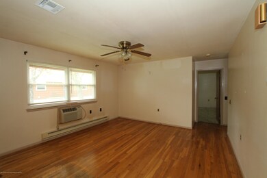 2md View Living Room