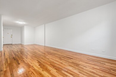 67-30 Clyde St unit 3L, Forest Hills, NY 11375 - photo 3