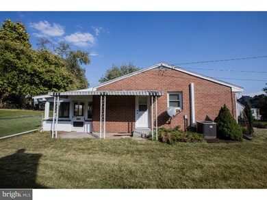 135 Poplar St, Spring City, PA 19475 - photo 4