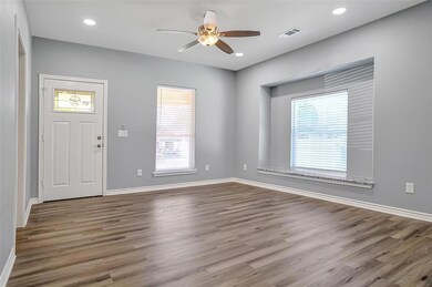 519 W Texas St, Denison, TX 75020 - photo 4