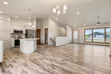 2825 Maui Dr, Mitchell, SD 57301 - photo 7