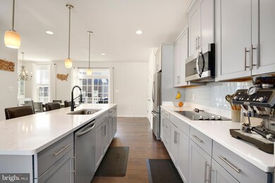 6917 Stansbury Ln, Landover, MD 20785 - photo 7