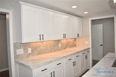 423 Henry St, Woodville, OH 43469 - photo 6