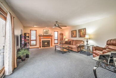 005_FAMILY ROOM