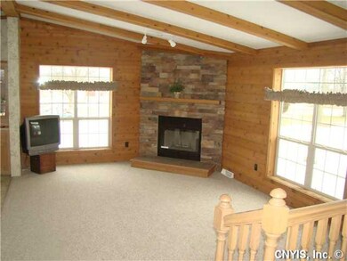 Great Room. Wood Burning Fireplace ....never used 