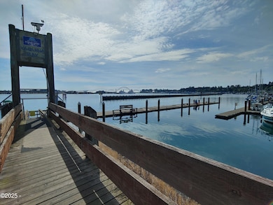 EMB Crabbing dock
