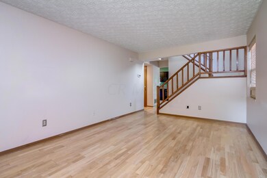 08 - 4863 Driffield Court-8.jpg