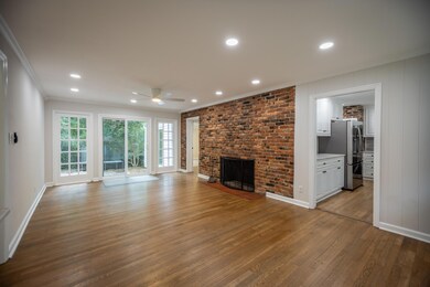 724 W Rollingwood Dr-2