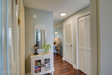 27-web-or-mls-2303B Surfrider Circle-127