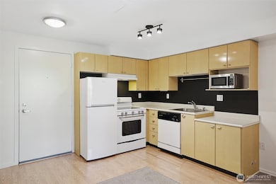 Montreux Condos unit 513, Seattle, WA 98121 - photo 3