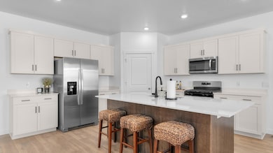 Monroe Kitchen-Similar