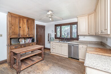 1404 Campbell Ave, Des Plaines, IL 60016 - photo 6