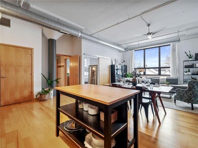 4-web-or-mls-1701 NE Madison St #209-0004