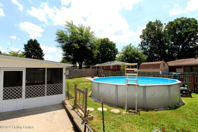 8305 Saint Armands Ct, Louisville, KY 40219 - photo 4