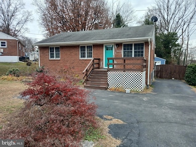 15910 Crest Dr, Woodbridge, VA 22191 - photo 3