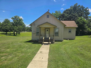 610 E 2nd St, Mountain Home, AR 72653 - photo 2
