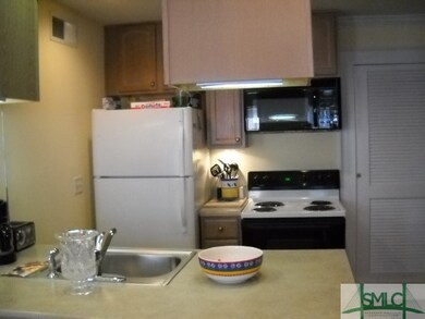 27 E Jones Ln unit Carriage House, Savannah, GA 31401 - photo 2