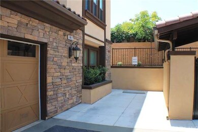 Beautiful corner unit with convenient guest parkin