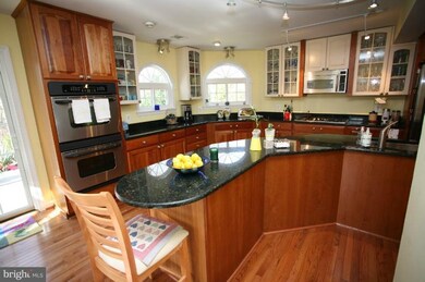 8003 Oak St, Dunn Loring, VA 22027 - photo 4