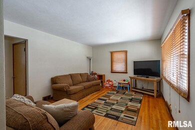 2863 Washington St, Davenport, IA 52804 - photo 7