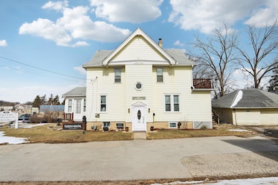 2-web-or-mls-N90W17032 Appleton Ave-002