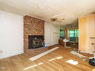 006-1280x960-living-room