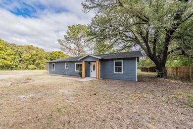 1006 Red Oak St, Azle, TX 76020 - photo 2