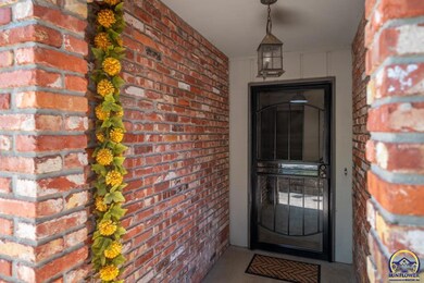 2801 SW Ashworth Place, Topeka, KS 66614 - photo 3