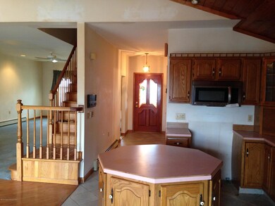 420 Throop St, Dunmore, PA 18512 - photo 7