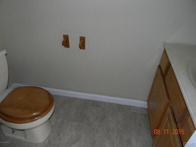 136 Russell Ln, Stroudsburg, PA 18360 - photo 7