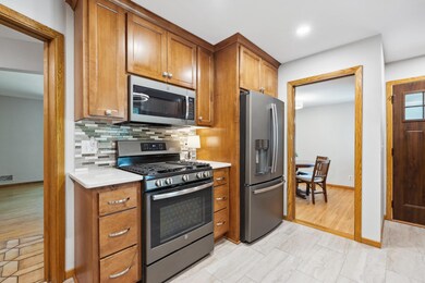 4261 Queens Way, Minnetonka, MN 55345 - photo 6