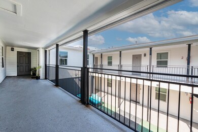 912 Church St unit 4, Galveston, TX 77550 - photo 6