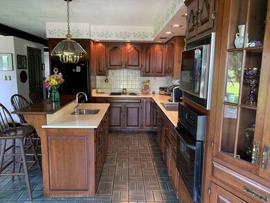 5 Laclede Ave, Chicopee, MA 01020 - photo 5